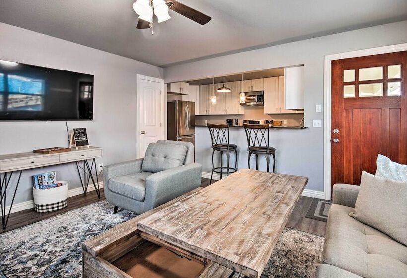 Home: Grassy Yard, Walk To Bentonville Square