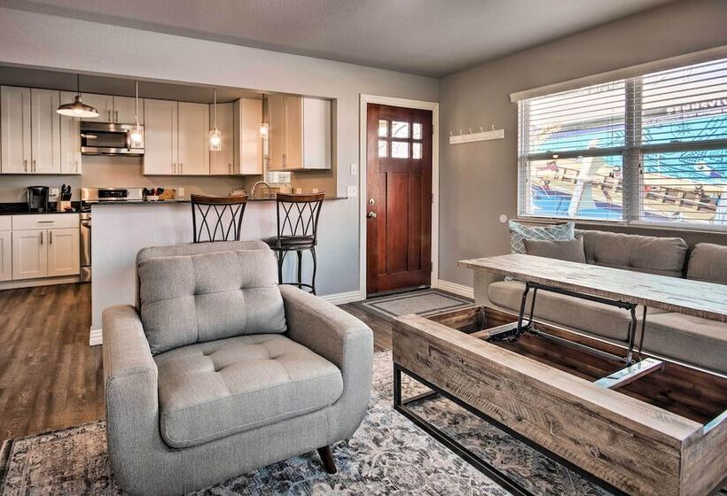 Home: Grassy Yard, Walk To Bentonville Square