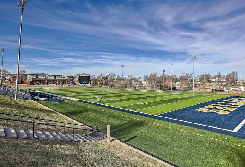 Homey Cottage With Sunroom & Smart Tv!