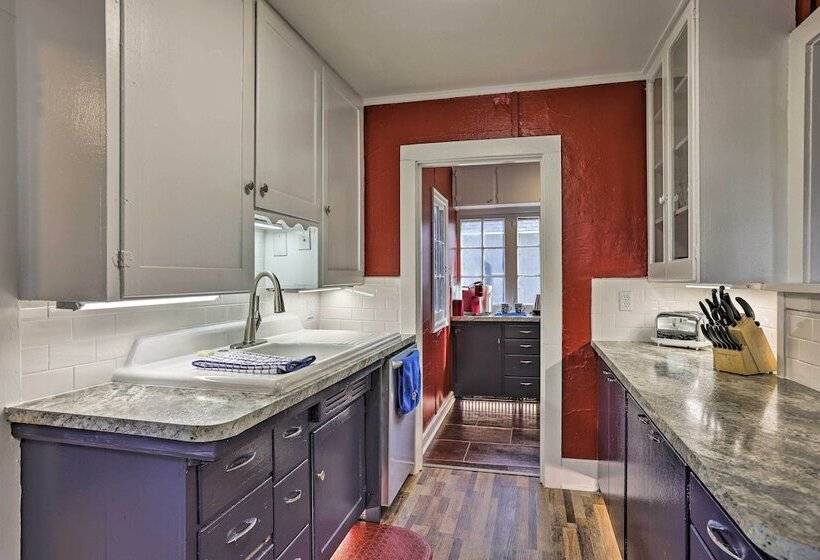 Homey Cottage With Sunroom & Smart Tv!