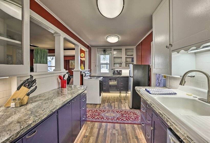 Homey Cottage With Sunroom & Smart Tv!