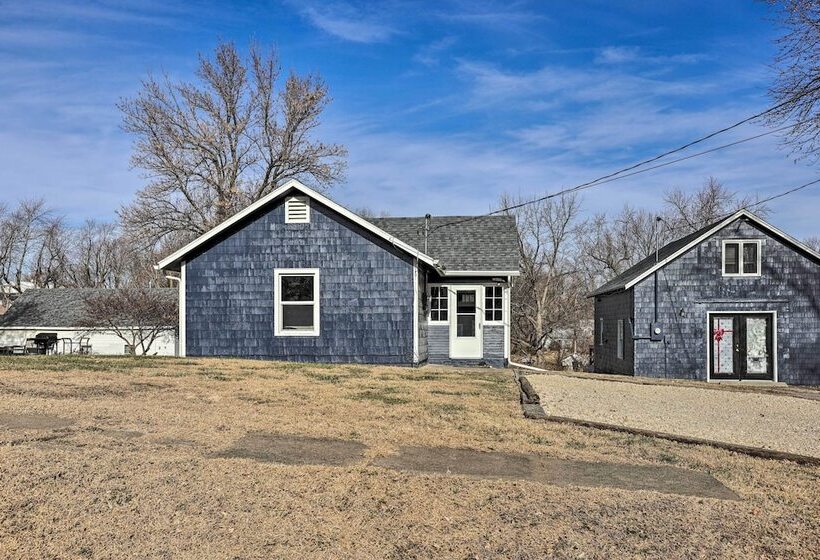 Homey Cottage With Sunroom & Smart Tv!