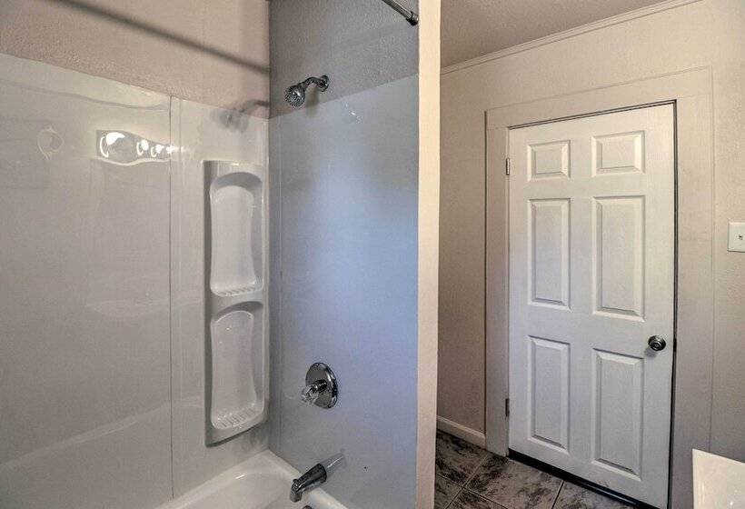 1/2 Mi To Oaklawn Casino: Hot Springs Getaway!