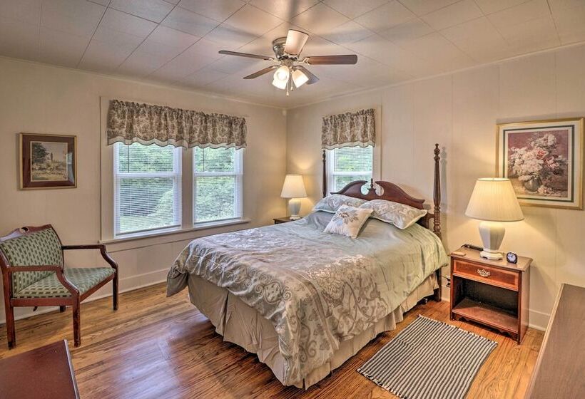 1/2 Mi To Oaklawn Casino: Hot Springs Getaway!