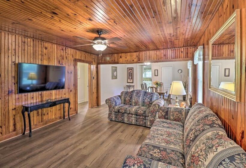 1/2 Mi To Oaklawn Casino: Hot Springs Getaway!