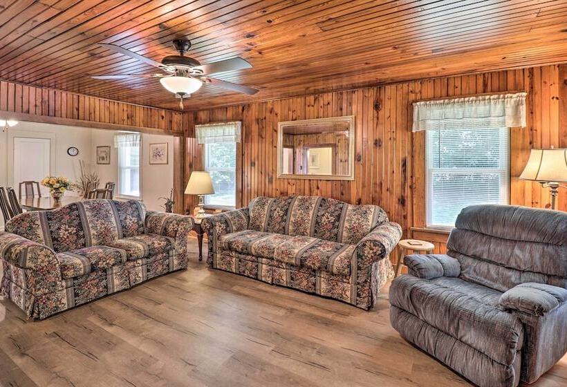 1/2 Mi To Oaklawn Casino: Hot Springs Getaway!