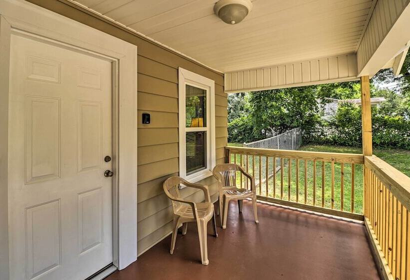 1/2 Mi To Oaklawn Casino: Hot Springs Getaway!