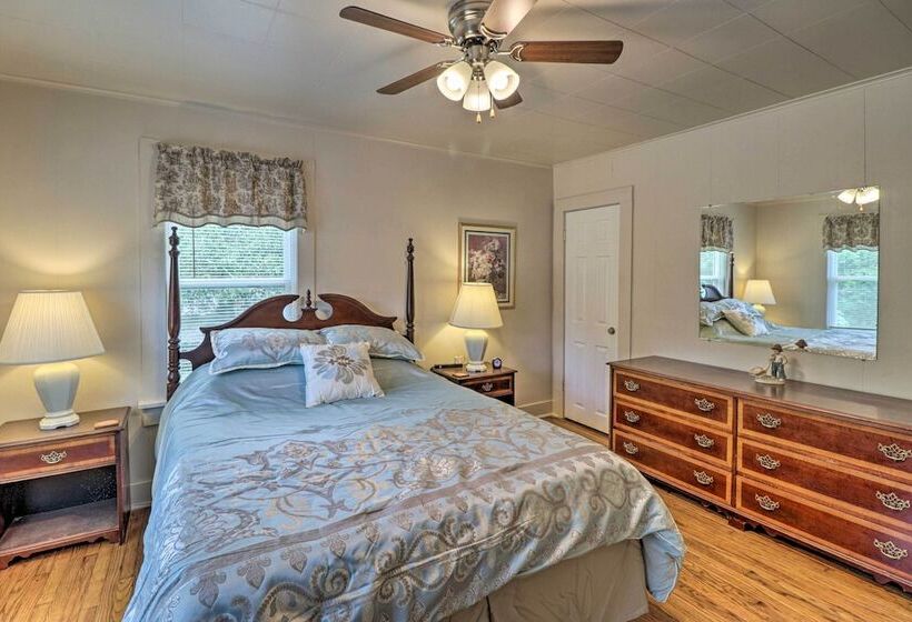 1/2 Mi To Oaklawn Casino: Hot Springs Getaway!