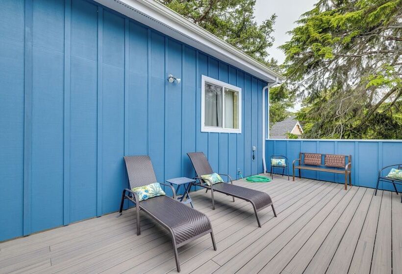 House W/ Hot Tub & Deck   Walk To Seaside Beach!