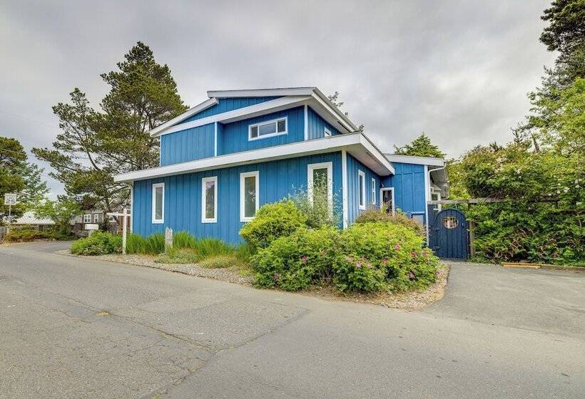 House W/ Hot Tub & Deck   Walk To Seaside Beach!