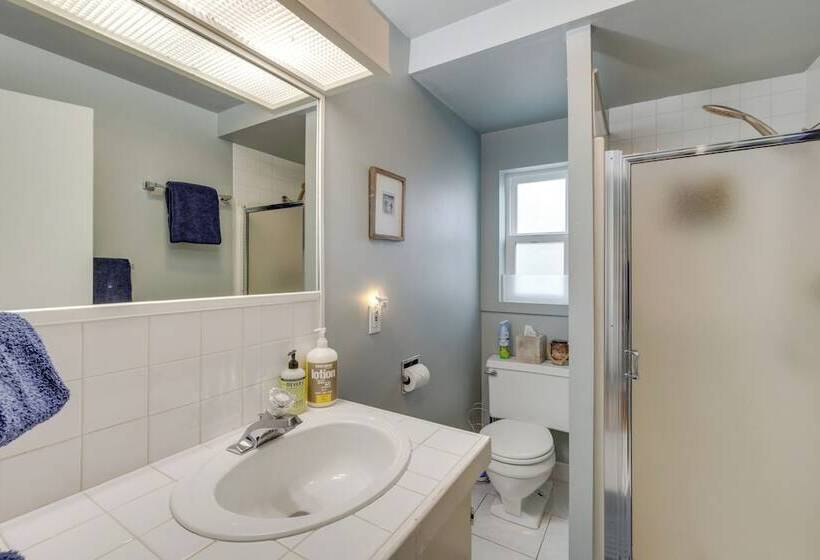 House W/ Hot Tub & Deck   Walk To Seaside Beach!