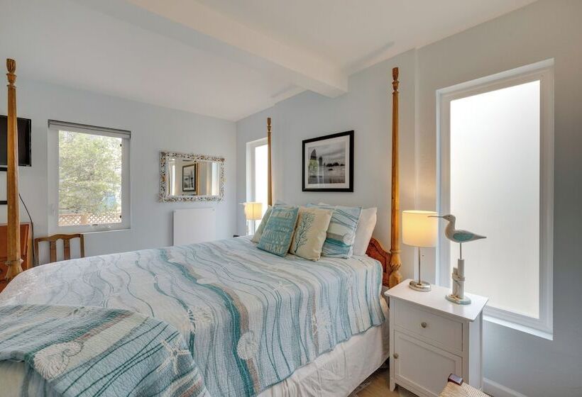 House W/ Hot Tub & Deck   Walk To Seaside Beach!