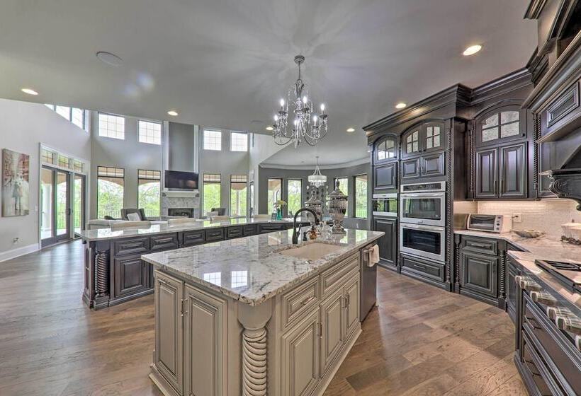 Huge Lebanon Estate W/ Resort Style Amenities