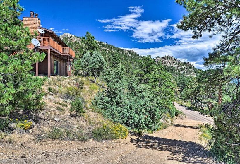 Idyllic Cabin W/ Grill & Panoramic Mtn Views!