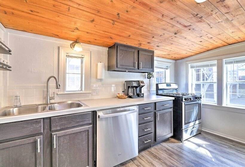 Idyllic Fayetteville Home   Walk To Ua Campus!