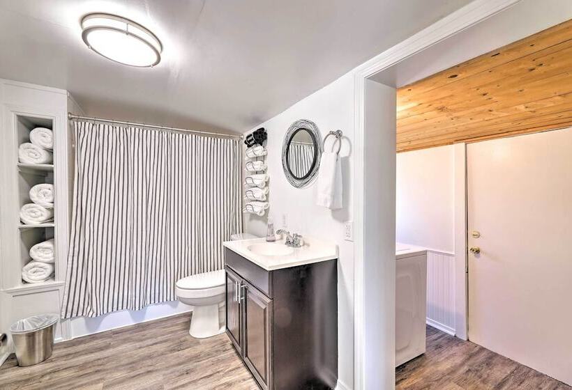 Idyllic Fayetteville Home   Walk To Ua Campus!