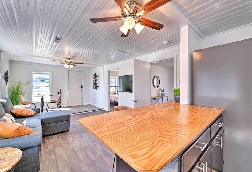 Idyllic Fayetteville Home   Walk To Ua Campus!