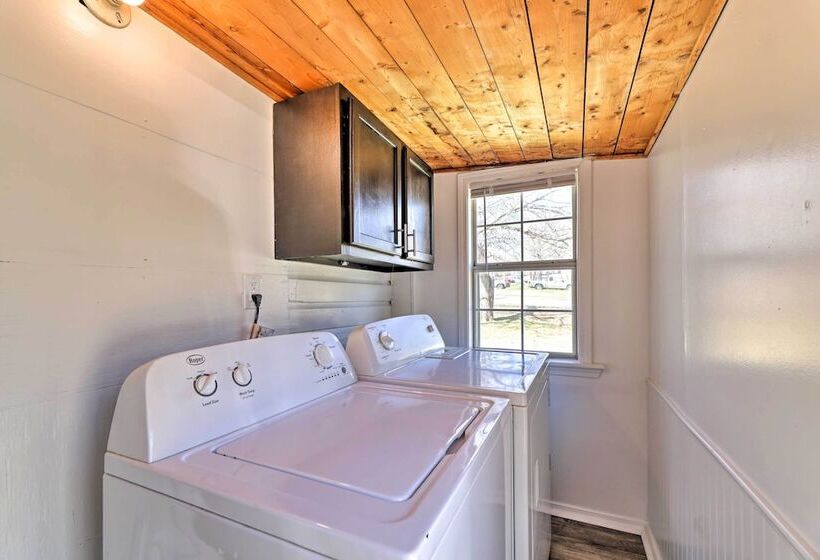 Idyllic Fayetteville Home   Walk To Ua Campus!