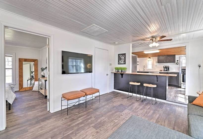 Idyllic Fayetteville Home   Walk To Ua Campus!