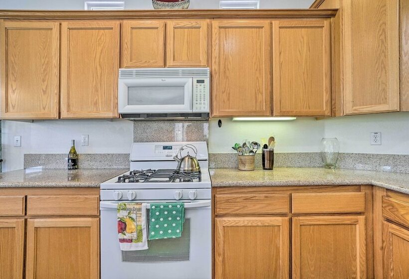 2 Mi To Coachella: Indio Home W/ Fire Pit!