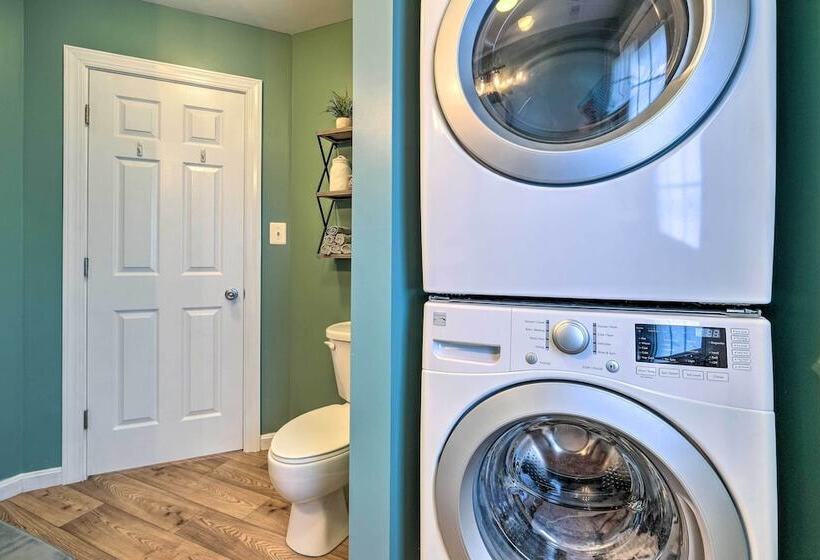 Idyllic Pasadena Retreat With Garden + Hot Tub!