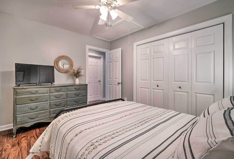 Idyllic Pasadena Retreat With Garden + Hot Tub!