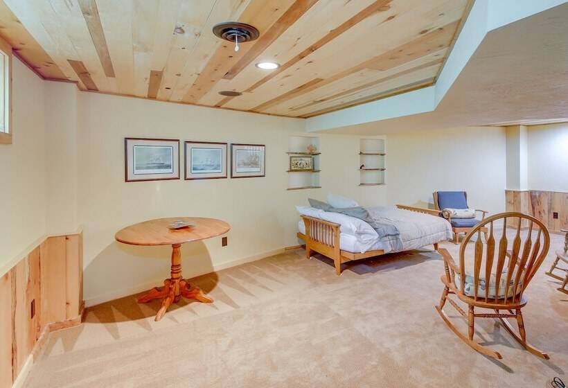 Idyllic Sturgeon Bay Cabin W/ Fire Pit + View