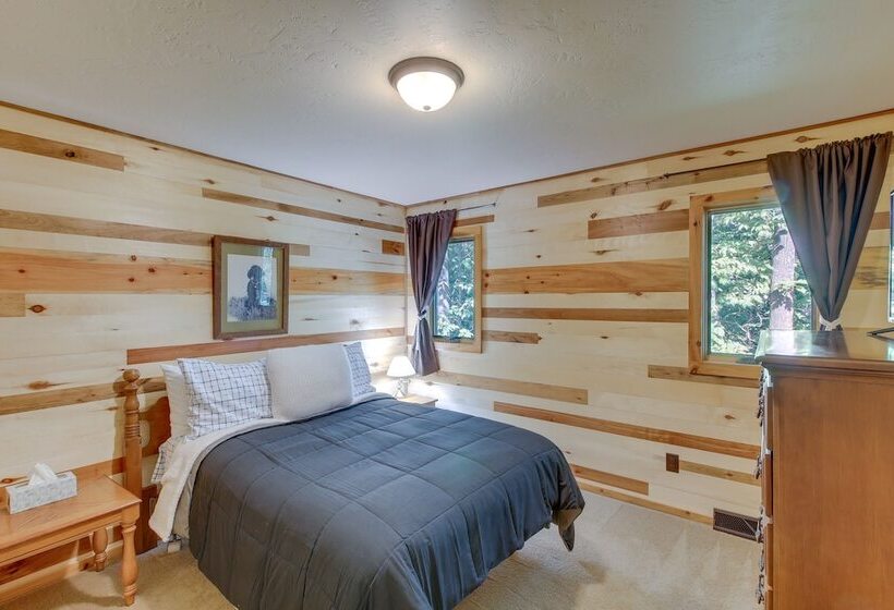 Idyllic Sturgeon Bay Cabin W/ Fire Pit + View