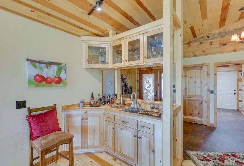 Idyllic Sturgeon Bay Cabin W/ Fire Pit + View