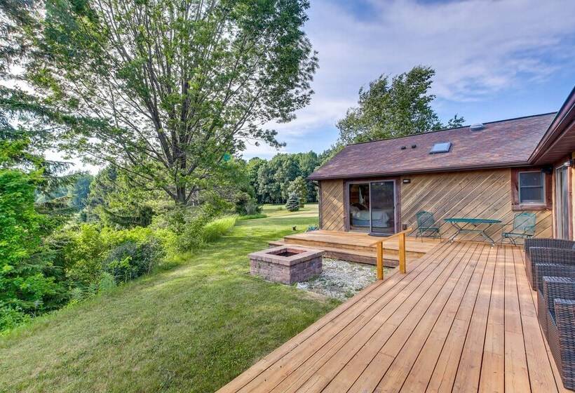 Idyllic Sturgeon Bay Cabin W/ Fire Pit + View