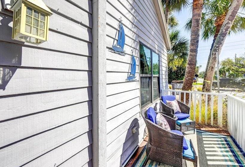 Indian Rocks Beach Cottage, Walk To Beach!