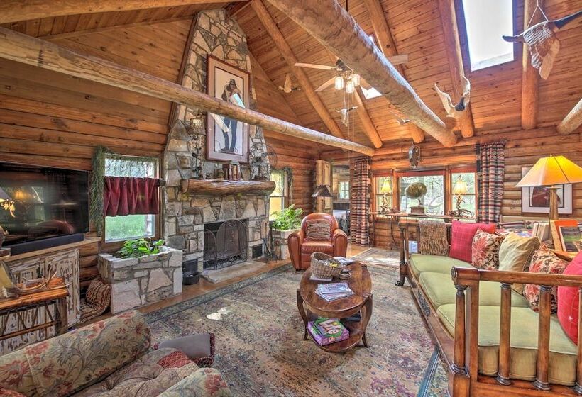 Inn The Woods  Family Cabin W/ Hot Tub & Fire Pit