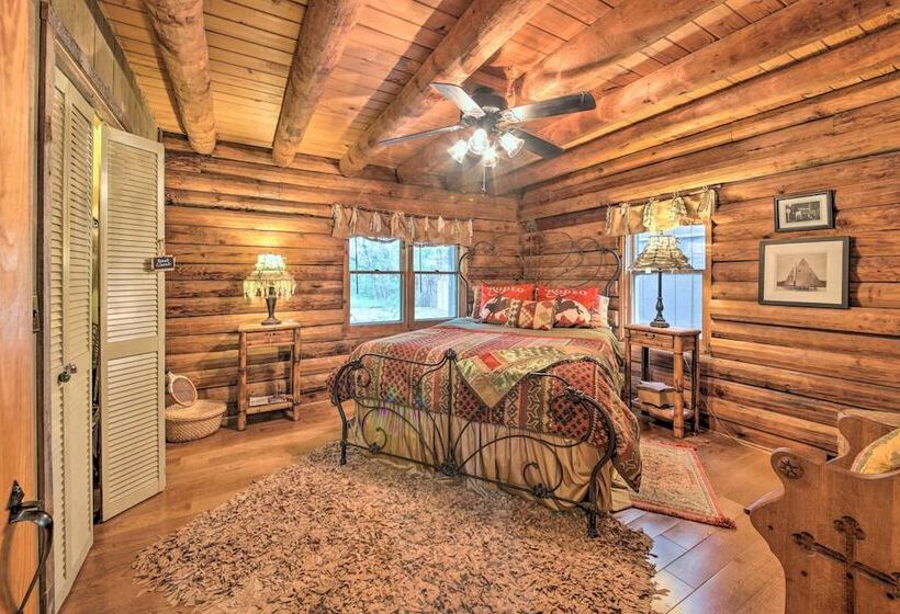 Inn The Woods  Family Cabin W/ Hot Tub & Fire Pit