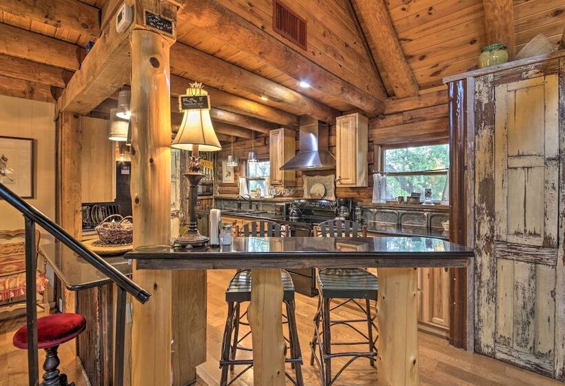 Inn The Woods  Family Cabin W/ Hot Tub & Fire Pit