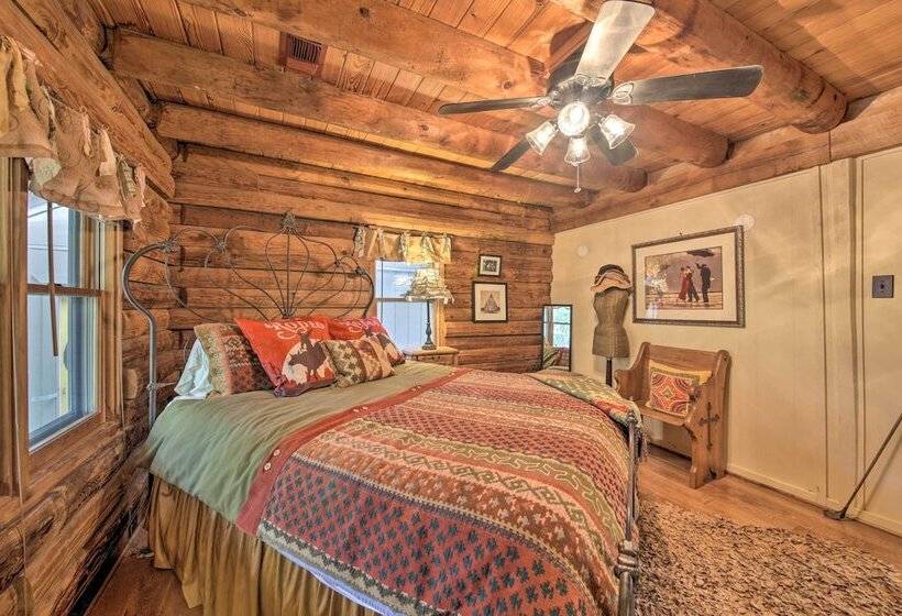 Inn The Woods  Family Cabin W/ Hot Tub & Fire Pit