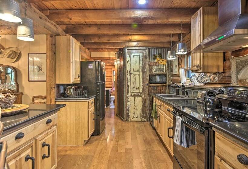 Inn The Woods Family Cabin W/ Hot Tub & Fire Pit