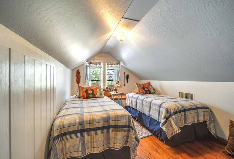 Inn The Woods  Family Cabin W/ Hot Tub & Fire Pit