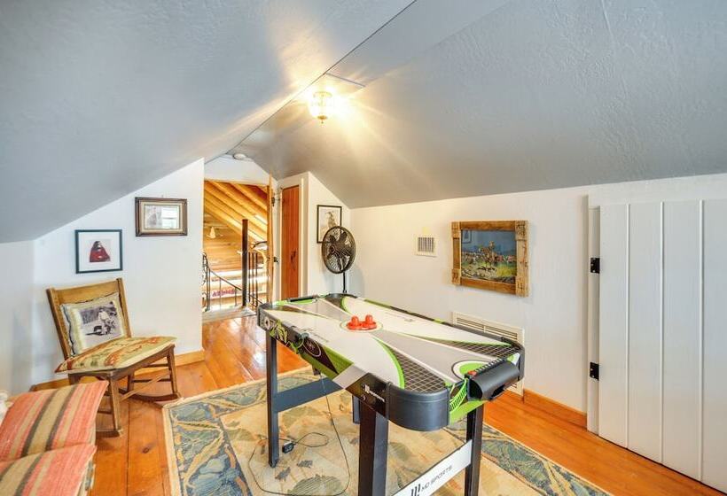 Inn The Woods  Family Cabin W/ Hot Tub & Fire Pit