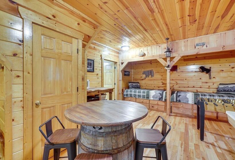 Family Cabin W/ Private Hot Tub & Game Room!