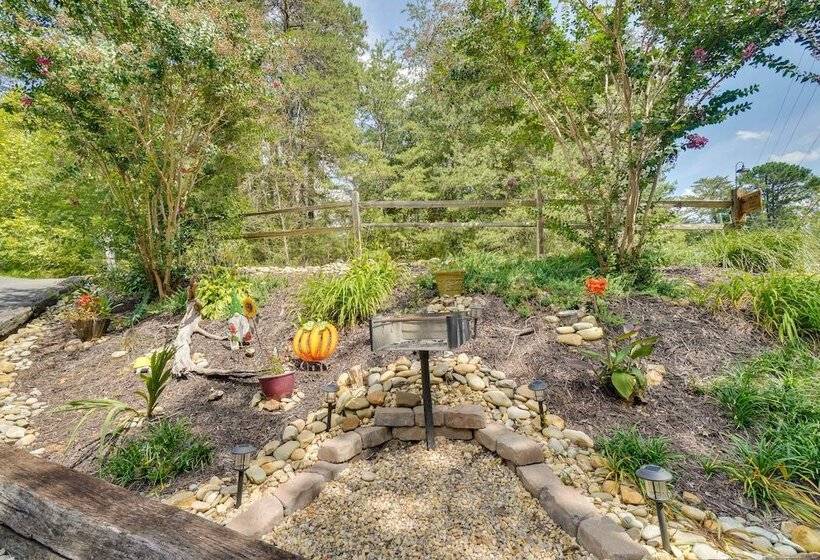 Family Cabin W/ Private Hot Tub & Game Room!