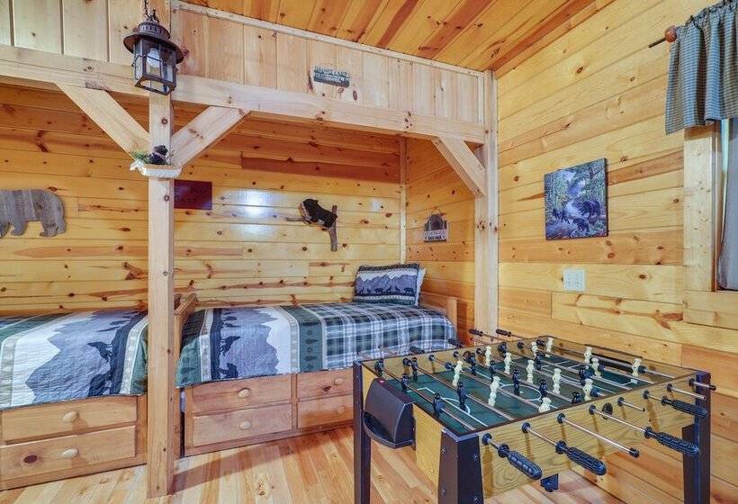 Family Cabin W/ Private Hot Tub & Game Room!