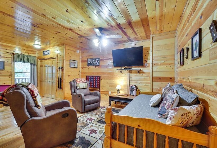 Family Cabin W/ Private Hot Tub & Game Room!
