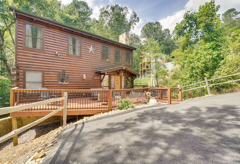 Family Cabin W/ Private Hot Tub & Game Room!