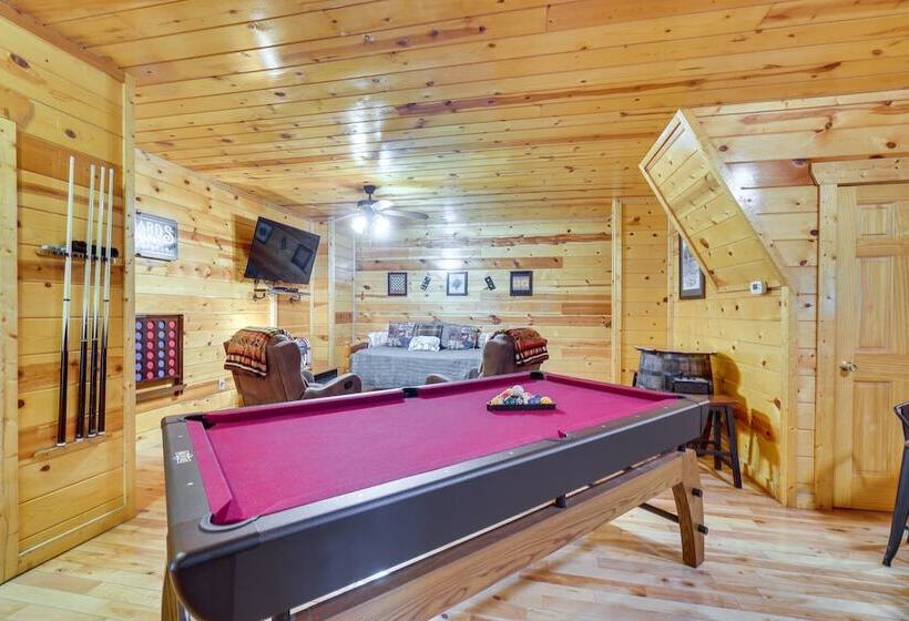 Family Cabin W/ Private Hot Tub & Game Room!