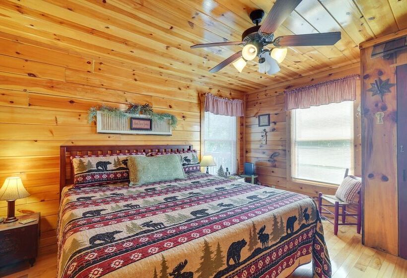 Family Cabin W/ Private Hot Tub & Game Room!