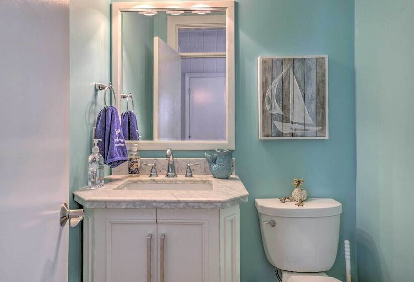 Island Home W/ Kayaks, Bikes, & Paddleboards!