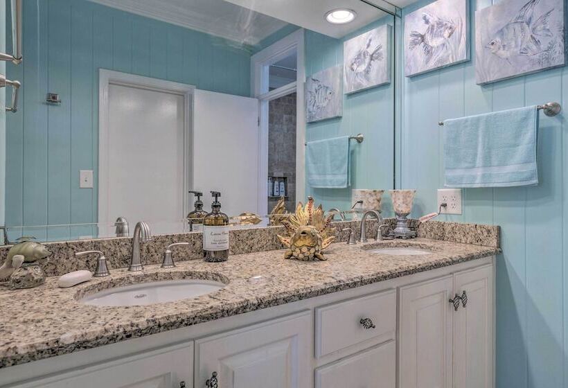 Island Home W/ Kayaks, Bikes, & Paddleboards!