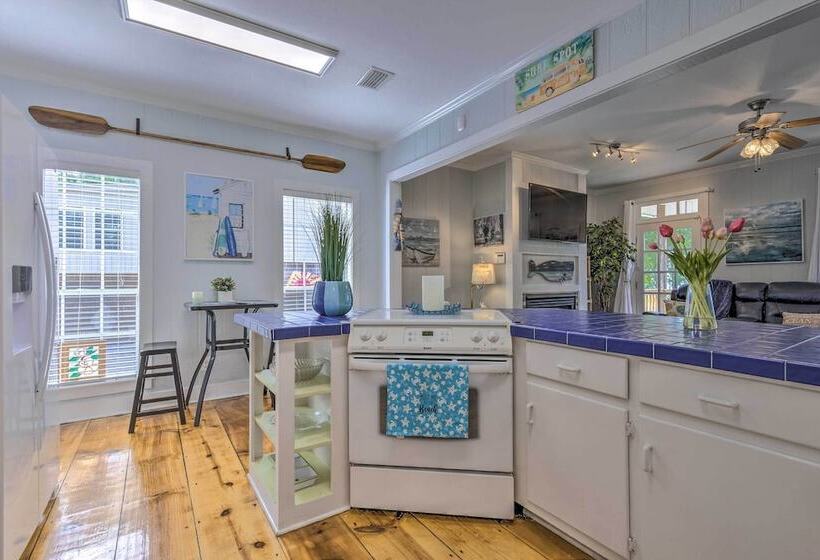 Island Home W/ Kayaks, Bikes, & Paddleboards!