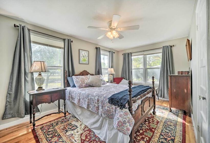 Kerrville  Hill House  W/ Backyard Oasis!