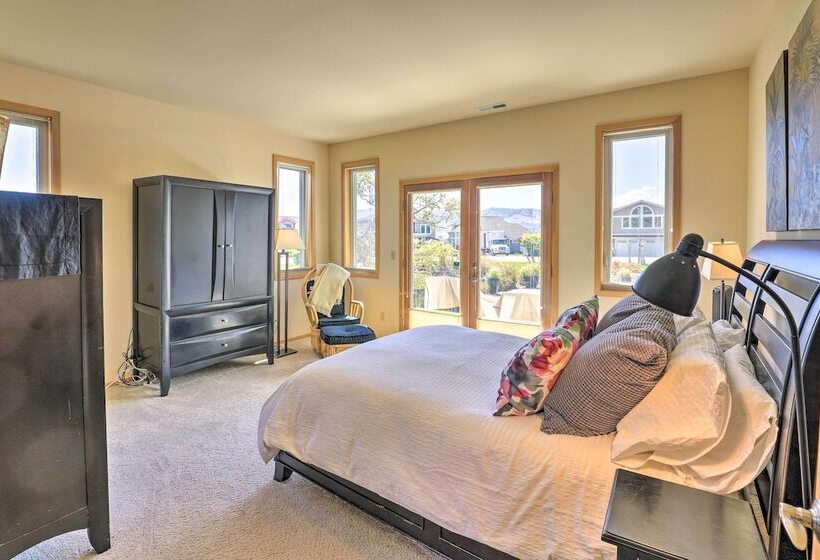 Lake Chelan Home W/ Boat Dock & Slip